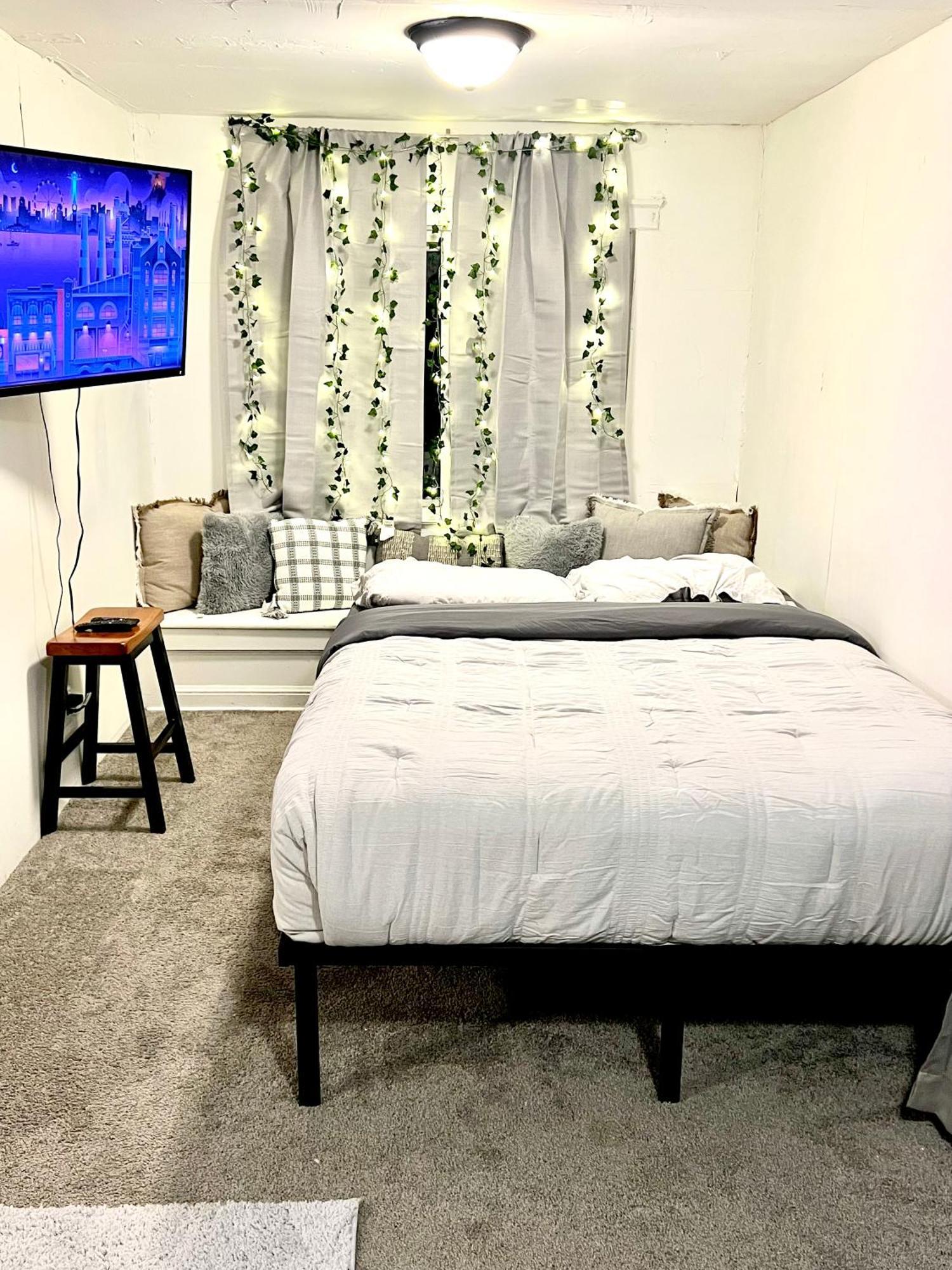 Two Bedroom Villa Studio With Fireplace & Living Room Detroit Exterior foto