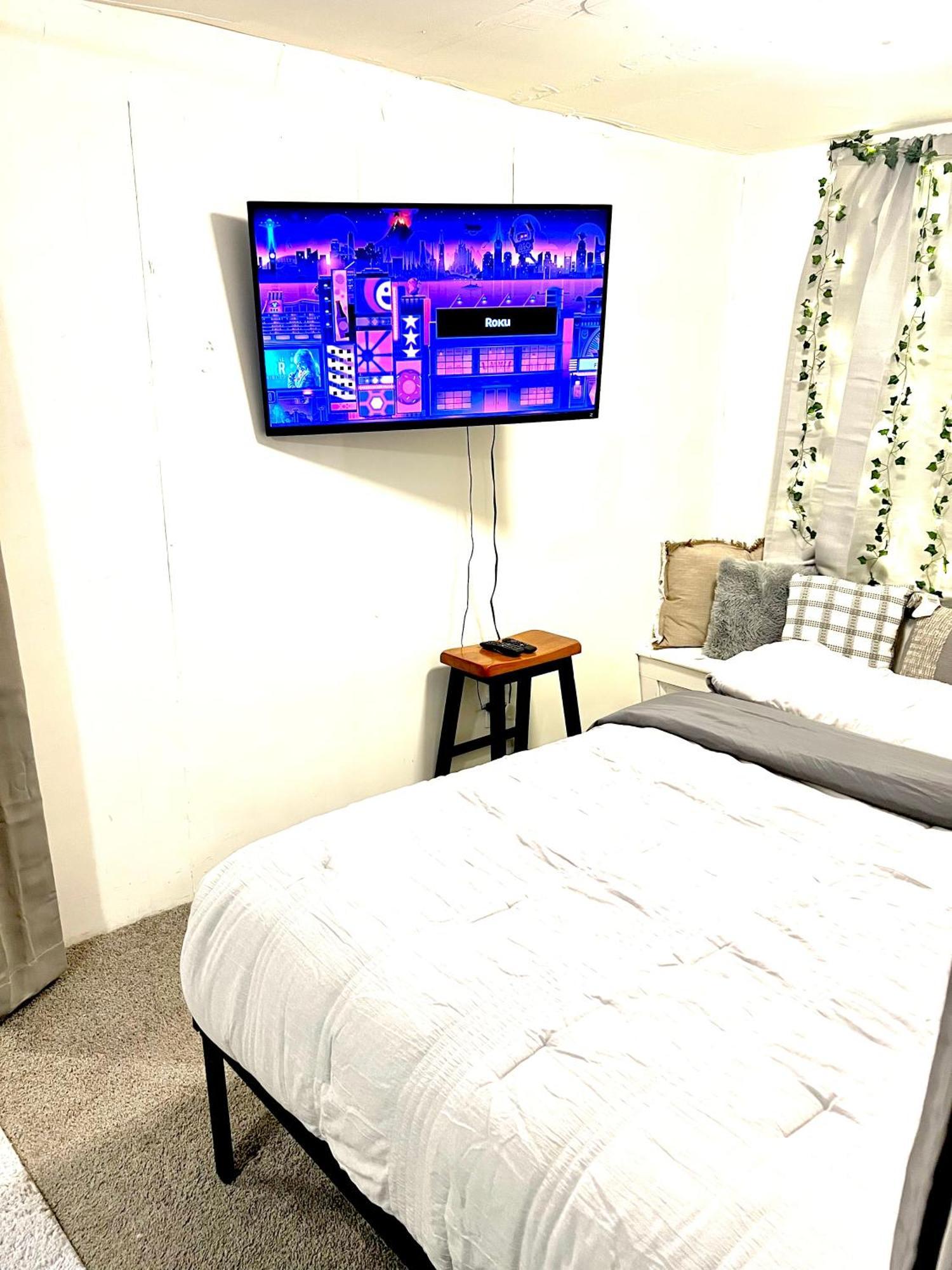 Two Bedroom Villa Studio With Fireplace & Living Room Detroit Exterior foto